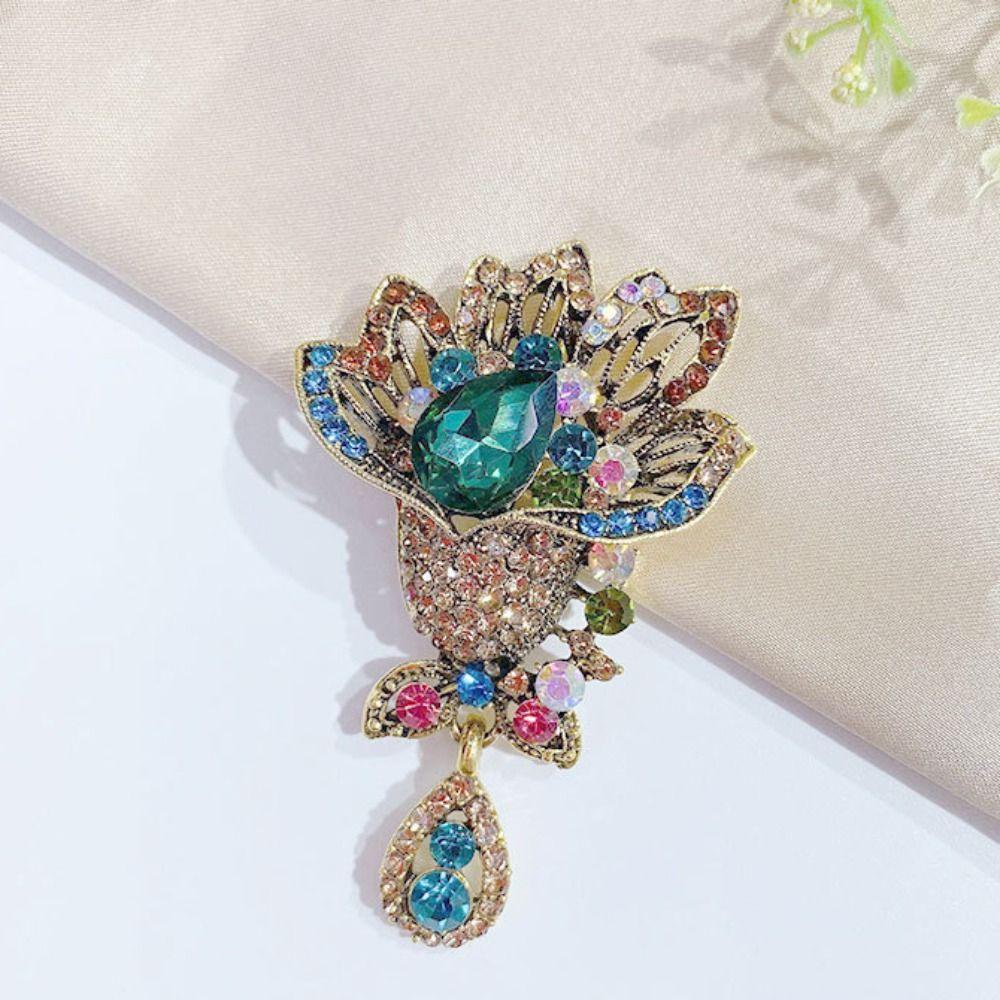 

Shape Peacock For Women Luxury Crystal Brooch Korean Style Brooch Rhinestone Pins Suit Accessories
