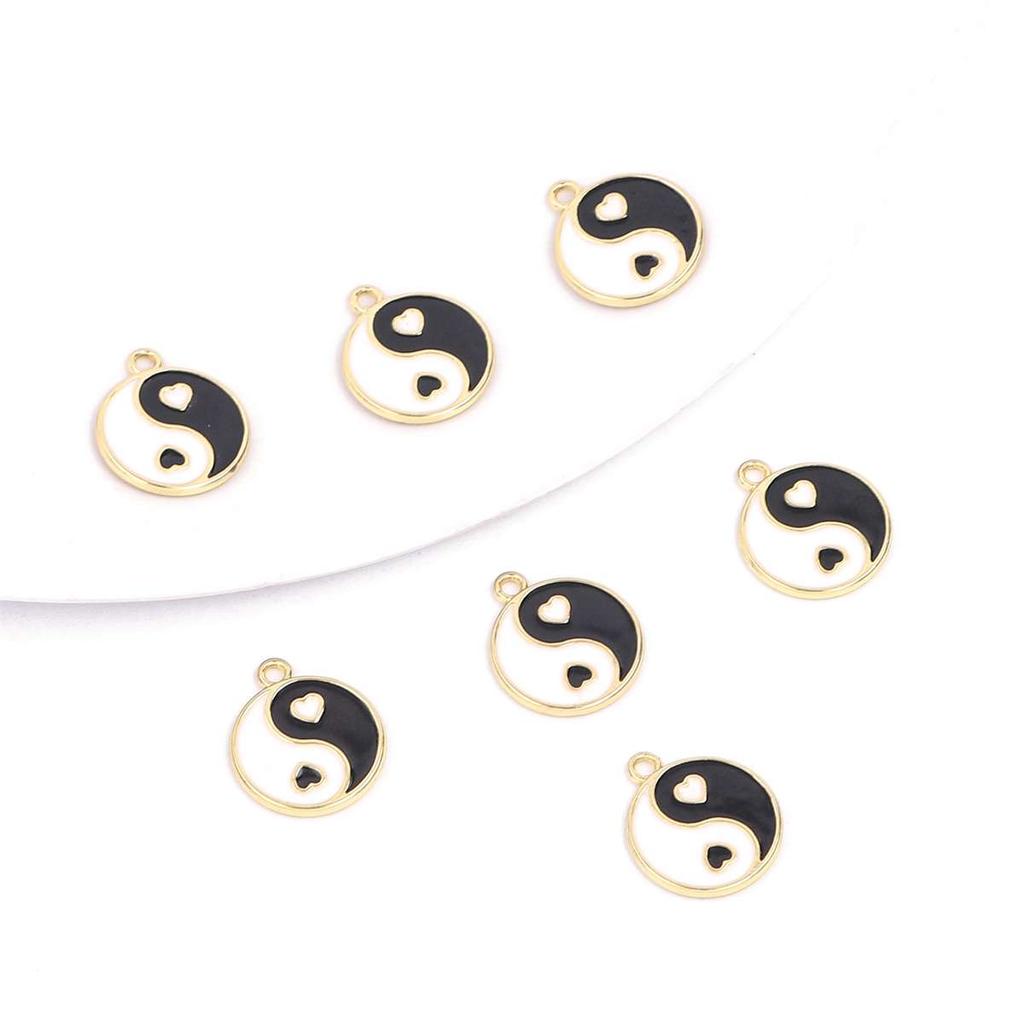 4 stk Alloy Drop Oil Emalje Charms Tai Chi Hjerte Anheng Perler For Smykker Making DIY Halskjede Armbånd Øredobber Håndverk Funn
