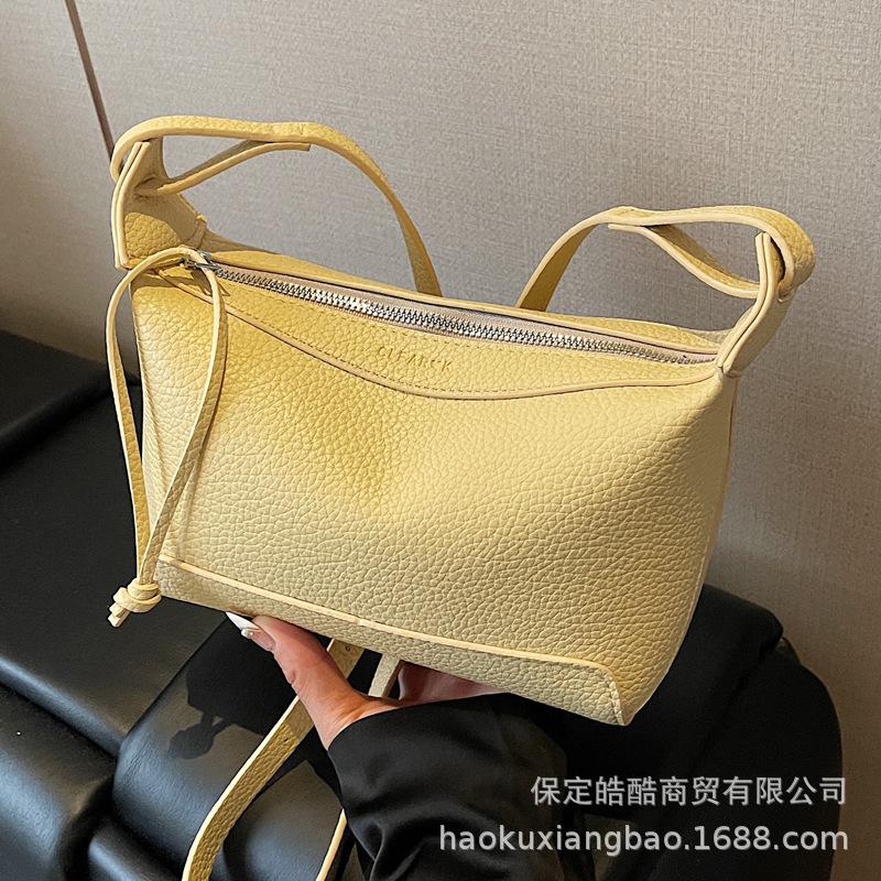 Super fire small bag women's summer versatile 2025 new fashion messenger bag casual Korean version ins shoulder pillow bag