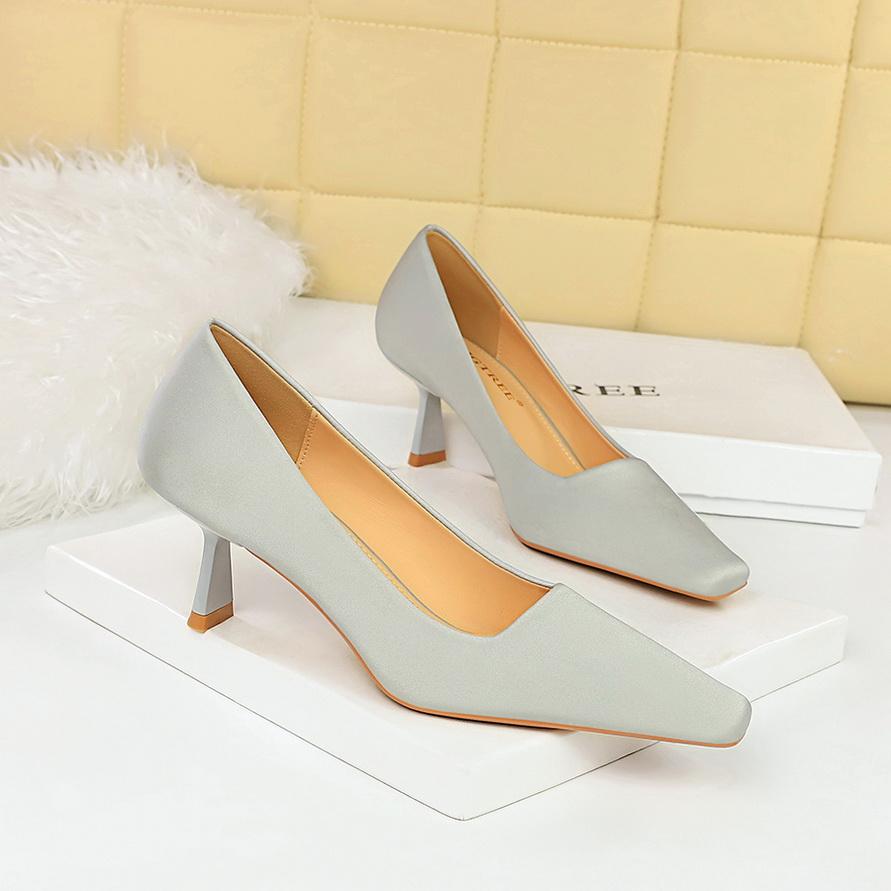 Minimalistiniai ploni kulniukai, seklios burnos kvadratiniai pirštai, moteriški profesionalūs OL universalūs vienviečiai aukštakulniai batai