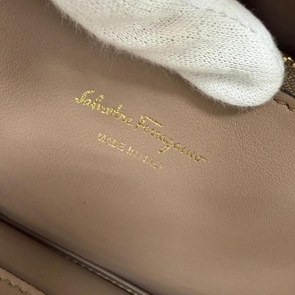 Ausgezeichnete Salvatore Ferragamo Handtasche Studio Gancini Weiches Leder 2-Wege Braun Gebraucht
