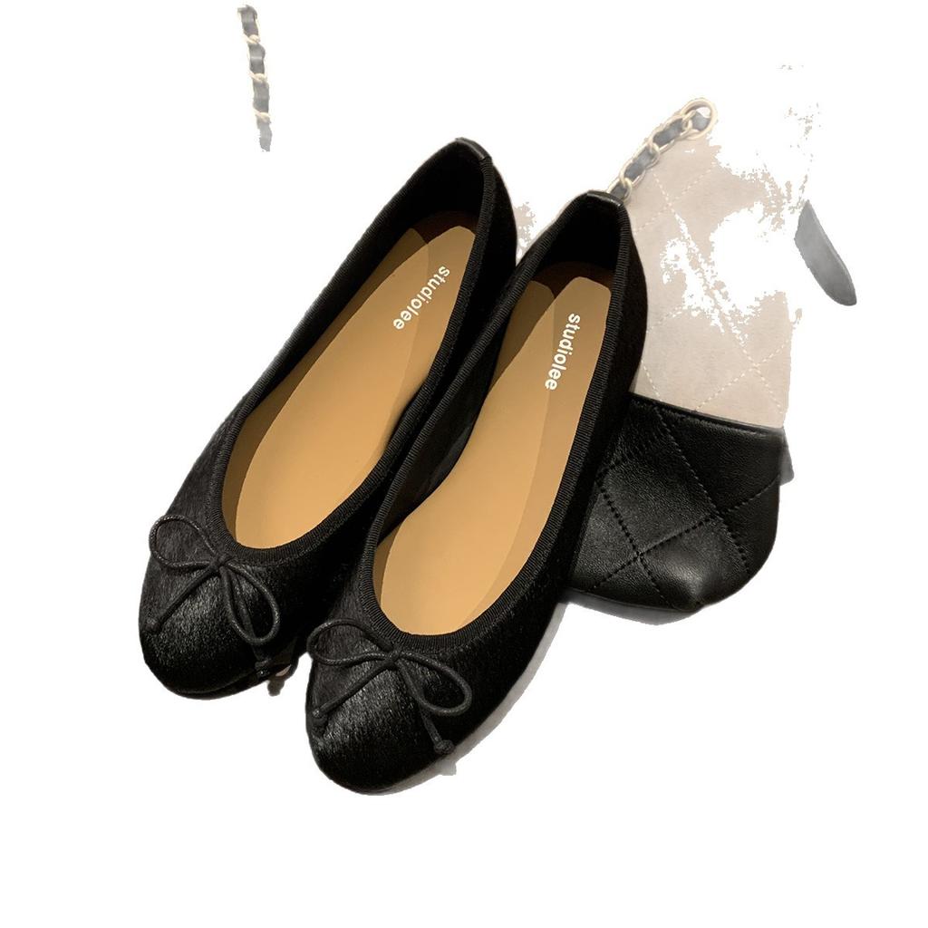 Grape mother has the same classic small round head, light mouth, versatile bow, leopard print single shoes, one pedal, ballet Mary Jane shoes.