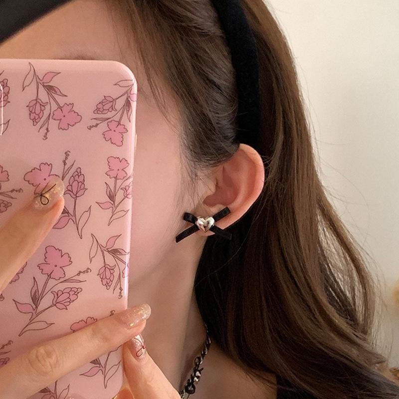 Metal Love Ribbon Bow Stud Earrings Female Niche Unique Personality Sweet Temperament Elegant Versatile Earrings