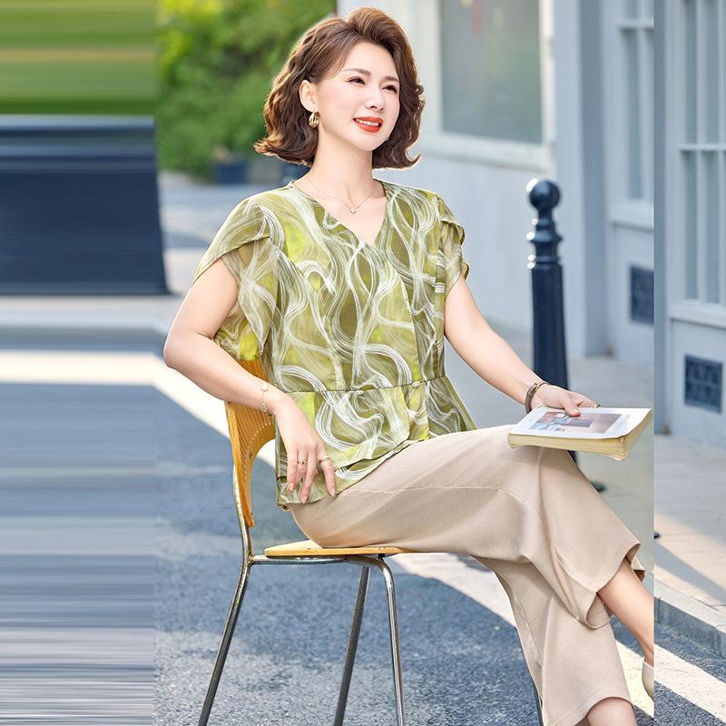 

2026 Stylish Summer Wear Set for Middle-Aged Women: Slimming Top and Pants Duo 5XL (145-160 pounds)