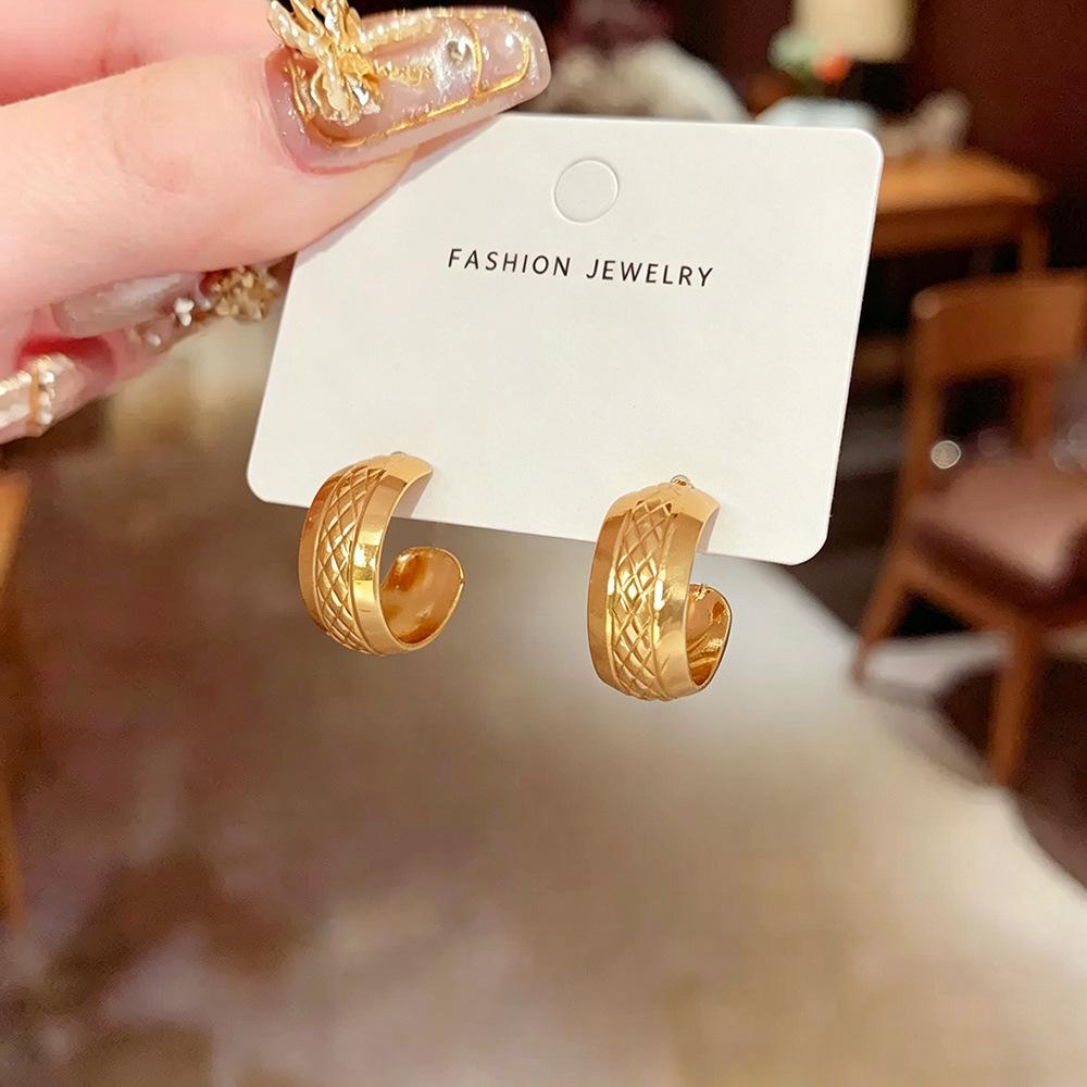 French Retro Luxury Geometric C-Shaped Rhombus Grid Earrings for Women
