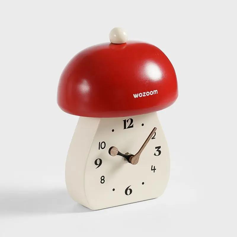 Cute Mushroom Retro Silent Desk Clock There Many Species Small Ones Table Clock Bedroom Bedside Dormitory Home Decor Die Uhr