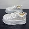 Keine müden Füße, dicke Sohlen erhöhen die Höhe, kleine weiße Schuhe, Damen leichte weiche Sohlen, neue vielseitige Leder-Sport- und Freizeitschuhe für den Herbst