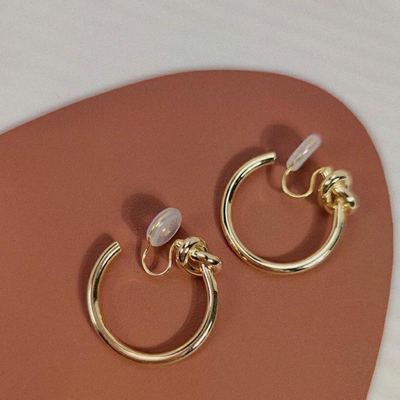 Female Hong Kong Style Cool Temperament Knotted Big Circle Ear Clips