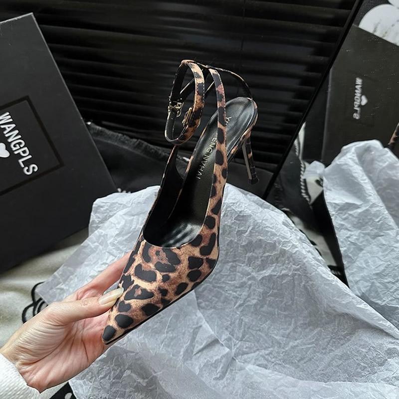 

2025 Новый французский стиль Нишевый дизайн Чувство Тонкий каблук Острый носок После Пустой рот Сексуальный леопардовый принт Ретро Высокие каблуки Женщины 34