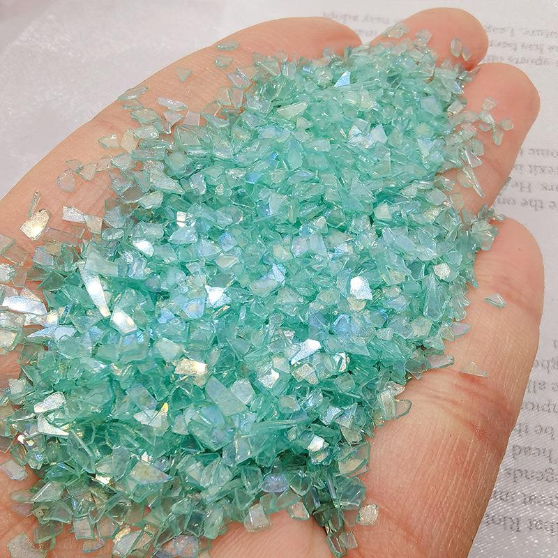 Ručně vyráběné duhové skleněné střepy pro šperky a zdobení nehtů