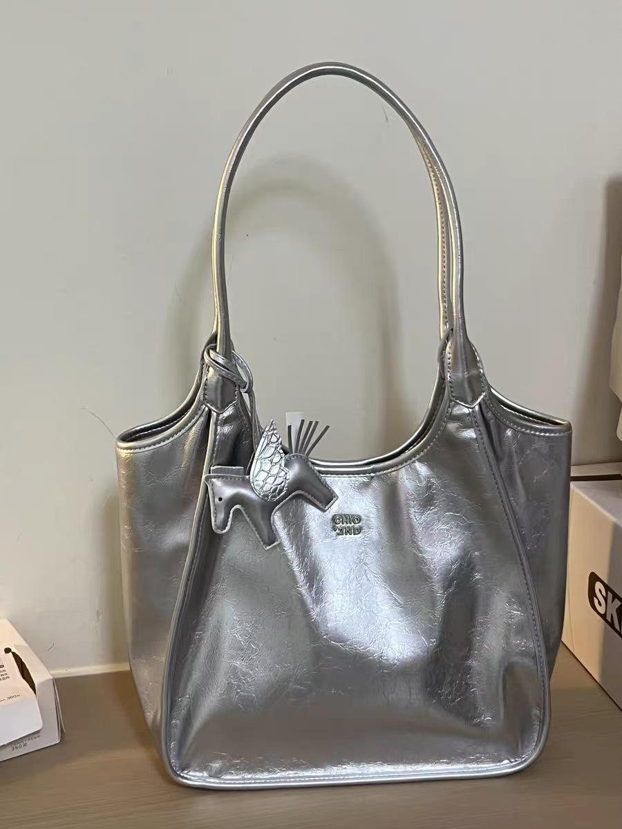 

Nanfeng Versatile Trend Encounter Shimmer Tote Bag Women s Silver Texture Premium Commuter Handheld Shoulder Big Bag