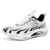 Herren Laufschuhe sind leicht, atmungsaktiv, bequem, modisch, vielseitig und für Herren-Freizeitsport geeignet.