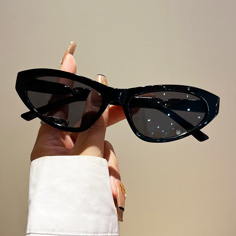 Fashion Vintage Cat Eye Sunglasses Women Men Trendy Punk Luxury Designer Retro Pink Bent Shade Small Frame