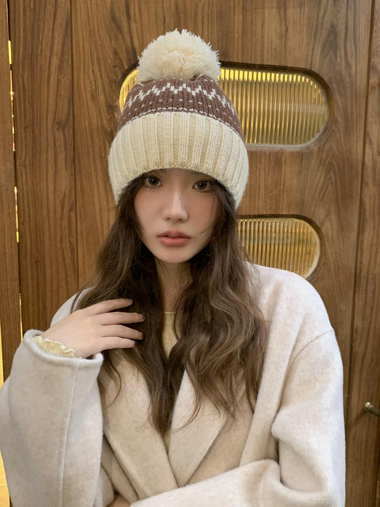 Hairball Loose Knitted Hat Women's Autumn and Winter Ear Protection Warm Cold Hat Cute Thick Wool Hat Winter Big Head Circumference