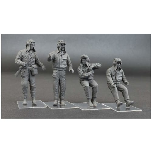 Miniart 1/35 Scale Soviet Tank Crew 1960-70s Plastic Model Kit (4 Figures) MA37037