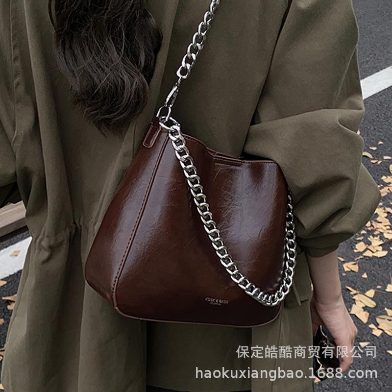 Premium retro bag women's 2025 new trendy fashion texture shoulder underarm bag commuter messenger bucket bag