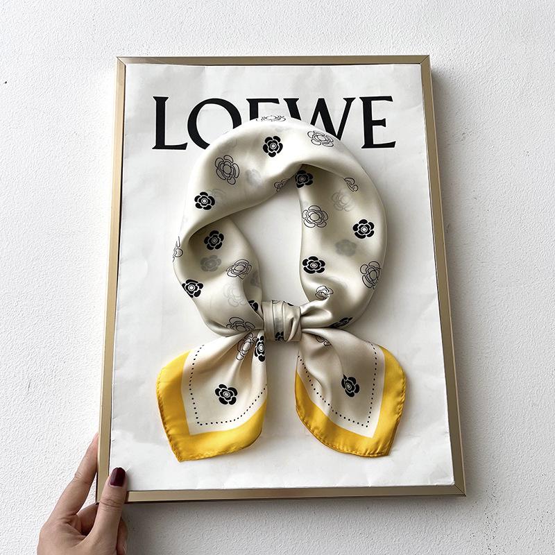 Korean Style Sweet Green Floral Butterfly Faux Silk Scarf - Women’s Versatile Spring/Summer Neck Scarf, 70cm Square.