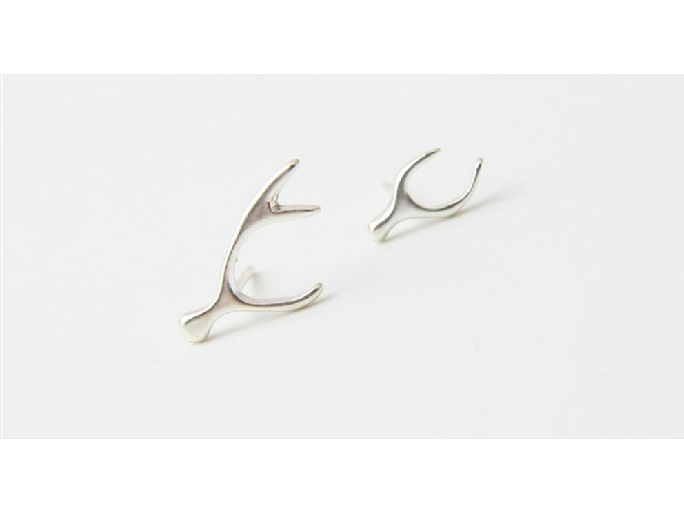 Japanese & Korean Style Reindeer Stud Earrings - Fashionable Little Deer Jewelry for Christmas Gifts