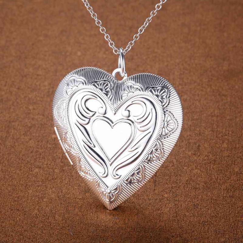 Silver-Plated Heart-Shaped Photo Frame Necklace with European and American Design