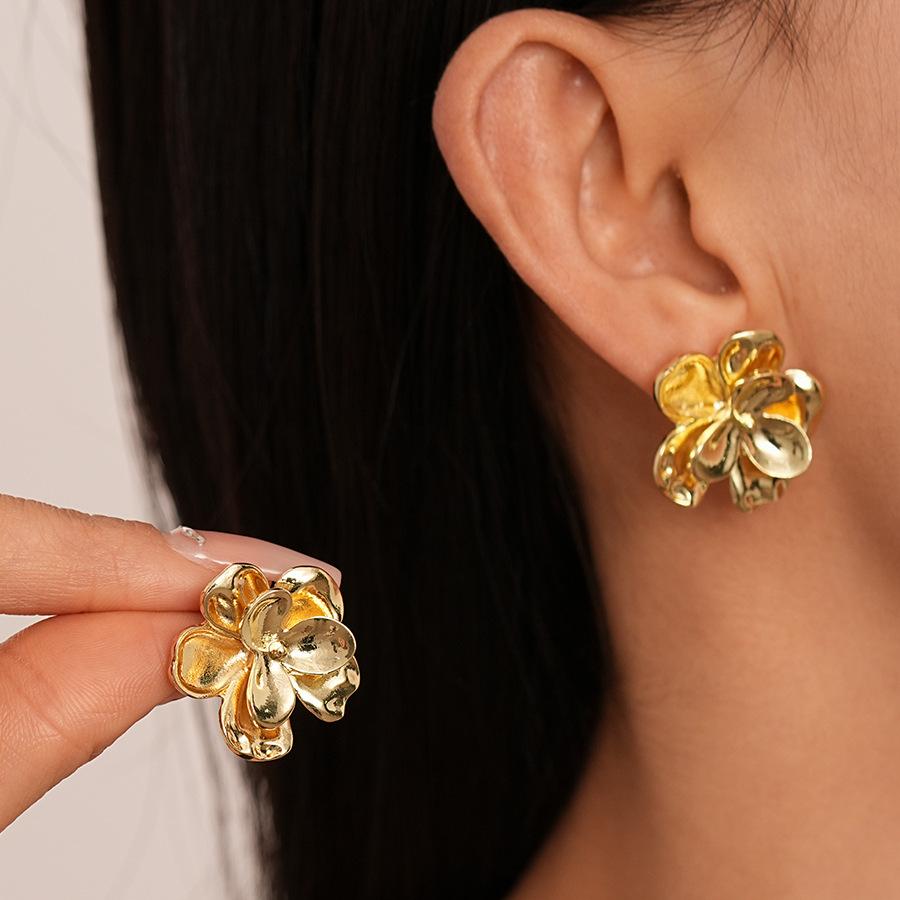 Exaggerated Metal Flower Earrings New Elegant Smooth Flower Stud Earrings For Women Girls Fashion Party Jewelry Gifts