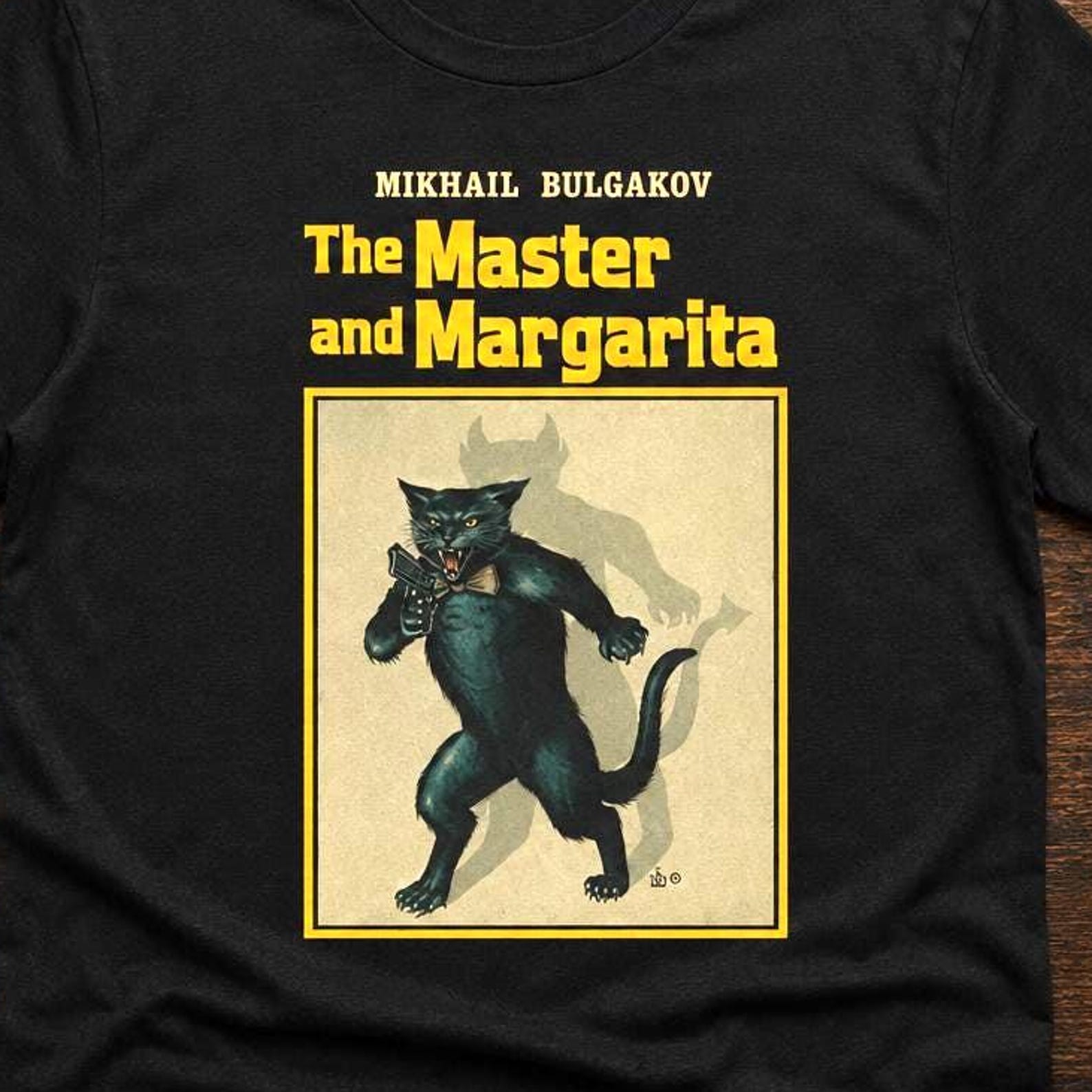 Футболка «Мастер и Маргарита», Футболка с котом Бегемотом | Винтажная футболка с графикой по книге Михаила Булгакова, Литературный подарок в стиле Dark Academia, Bella Canvas L