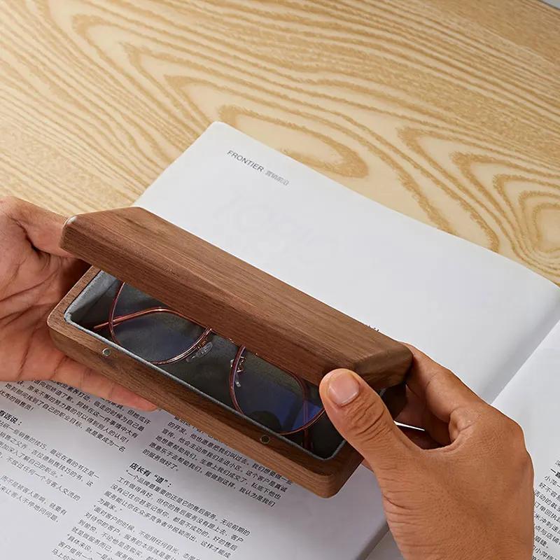 1 szt. Drewniane Etui na Okulary Kreatywne Retro Czarny Orzech Pudełko na Okulary Przenośne Mężczyźni i Kobiety Krótkowzroczność Biznesowe Pudełko do Przechowywania Okularów