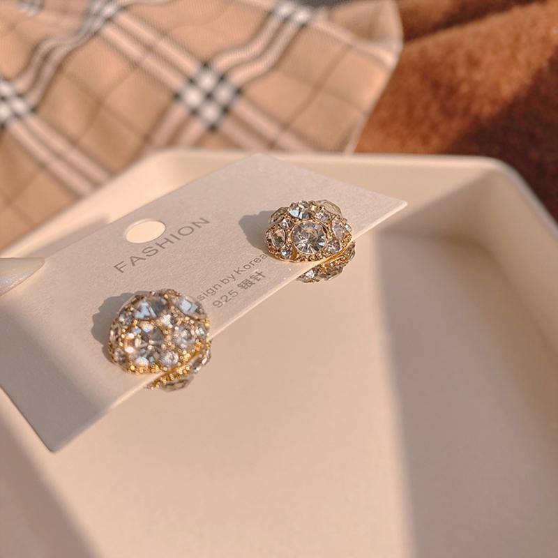 Non Piercing Magnetic Stud Earrings Round Inlaid Zircon Clip On Earrings Gauges Fashion Stud Earrings for Women Girls