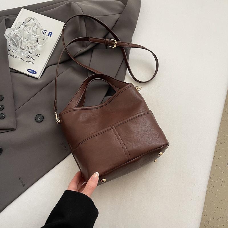 Urban simple trend handbag women's messenger bag 2025 new simple bucket bag solid color shoulder messenger bag