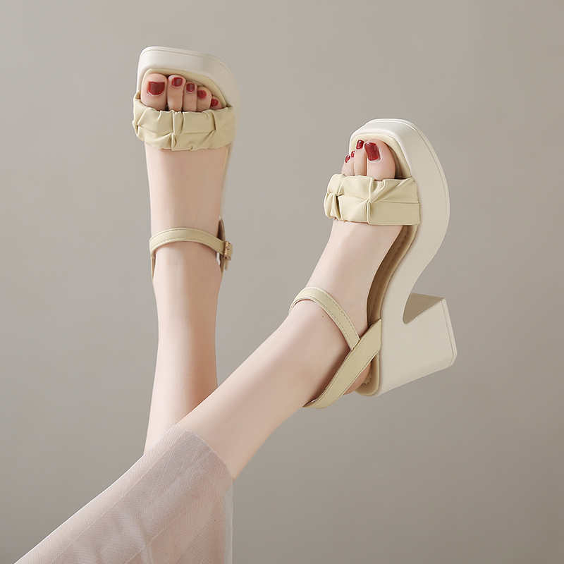 Fashion Autumn-spring Non-slip Sole Slipper Sneakers Brand Luxury Shoes Womens Summer Sandals Women Sports Sapato New Arrival