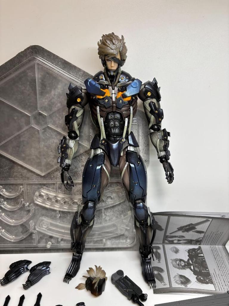 [USED] Play Arts Kai Metal Gear Solid Raiden