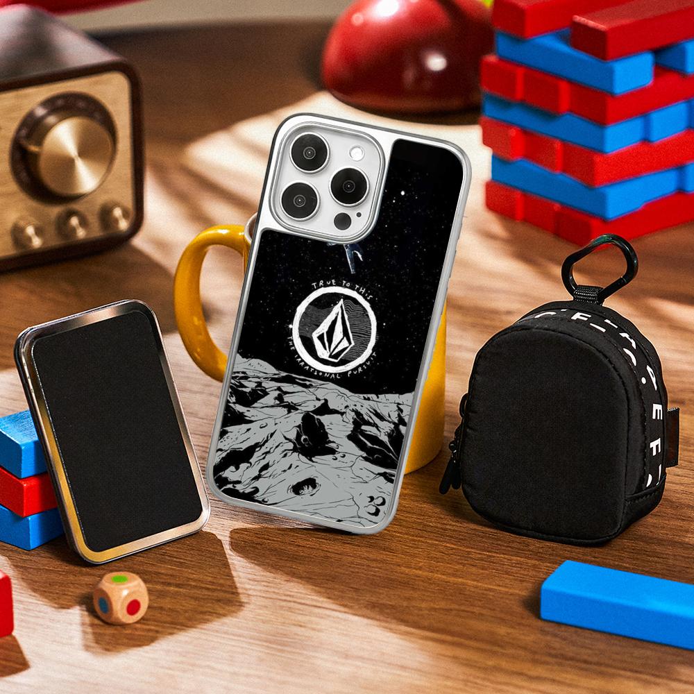 Stylish Fashion V-vol-coms Fashion Logo Phone Case for iPhone 16 15 14 13 12 11 Pro Max Sheepskin Silver-edged Protective Case