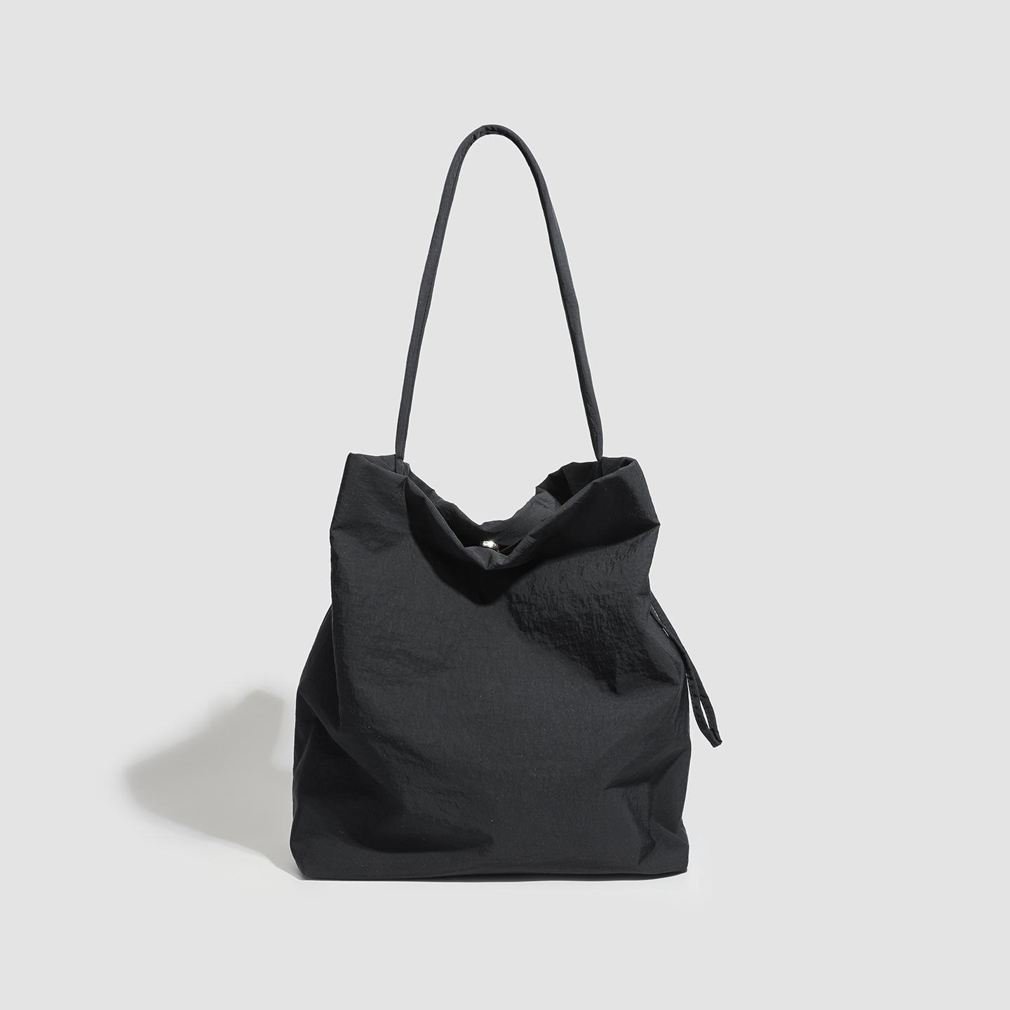 

Solid color nylon canvas bucket bag women s slack shoulder bag commuting large bag large capacity lazy wind tote bag чёрный