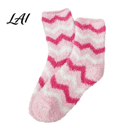 Plush Home Slippers 1 Pair Women Fuzzy Socks for Valentine's Day Warm Fluffy Coral Fleece Day Slipper Socks Fall Winter Thick Sleeping Gift Holiday