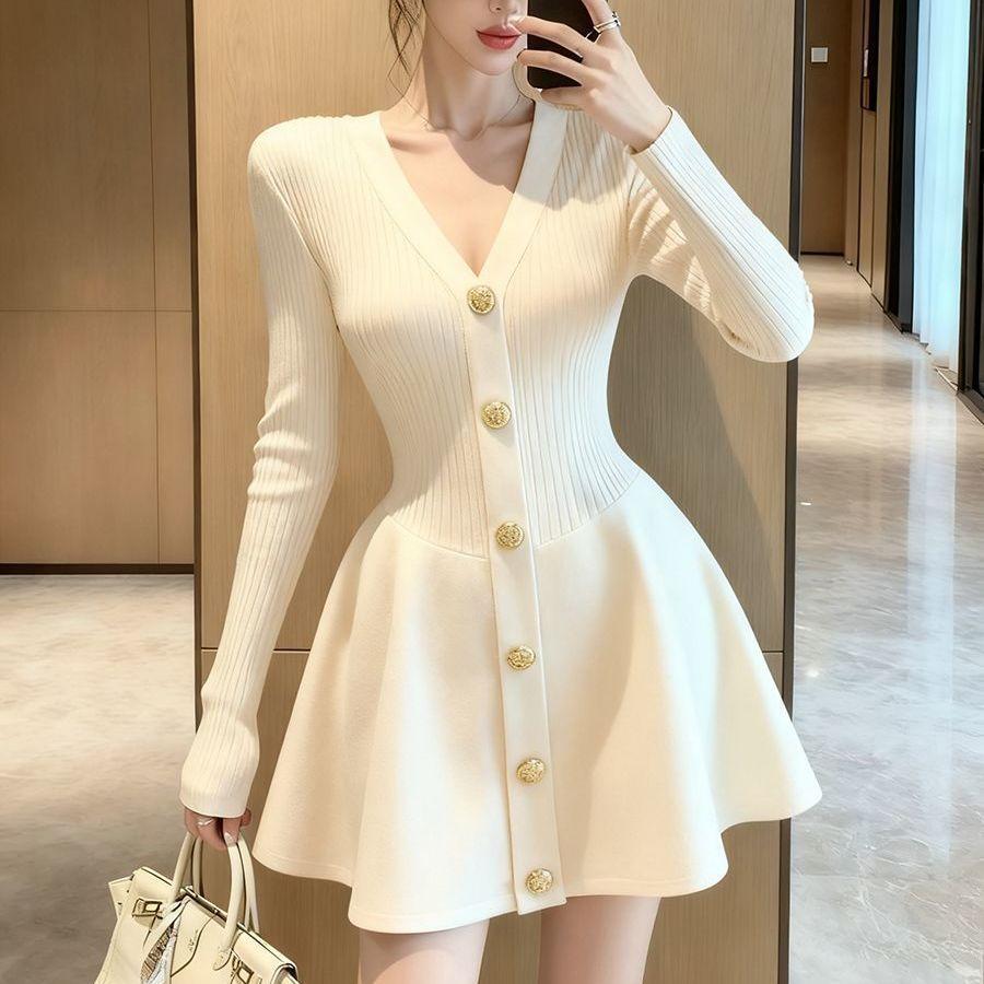 New French gold buckle V-neck knitted dress women's spring niche high-end waist and thin tutu skirt