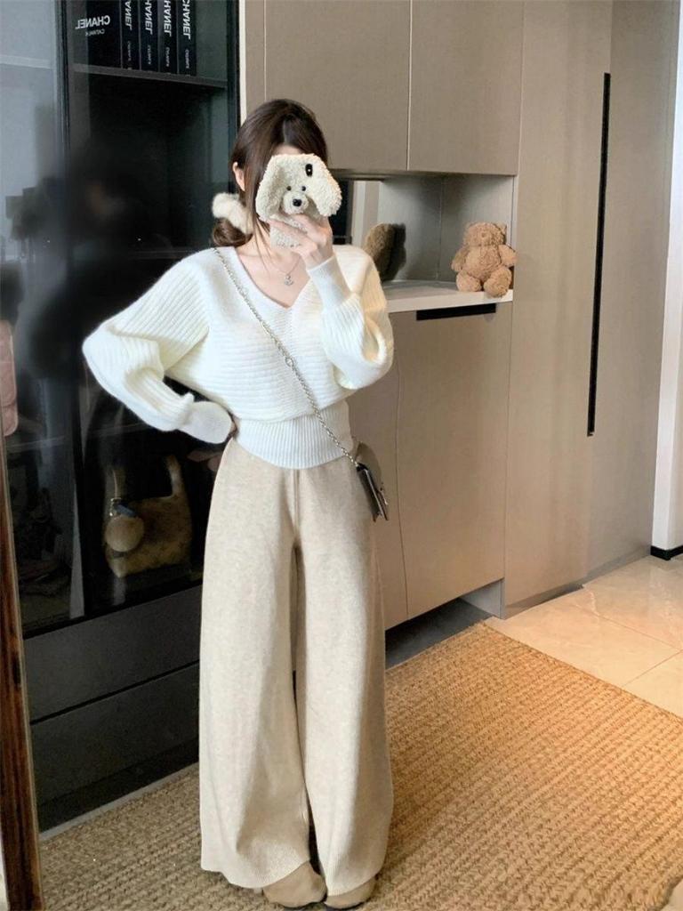 In-Stock: Women's Elegant Long-Sleeve Knit Sweater - Solid Color, Slimming, Versatile Chic Top for Autumn & Winter