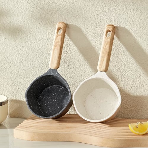 Stainless steel milk pan with handle, suitable for induction and gas cooking, suitable for one person, easy to pour soup, 10cm diameter