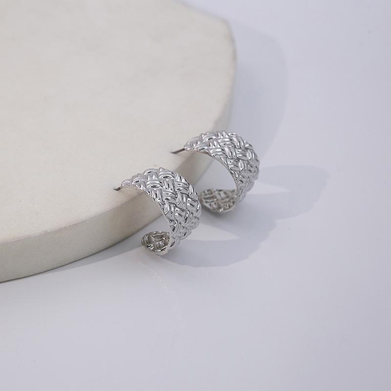 Light Luxury Pleated C-Shaped Stud Earrings, Niche Design Earrings, Metal Fashion Semi-Round Earrings