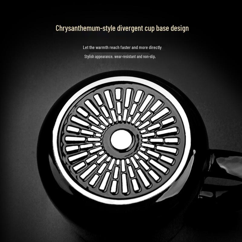 Spersonalizowany ceramiczny kubek do kawy z pokrywką i łyżeczką - Świąteczny wzór dla par