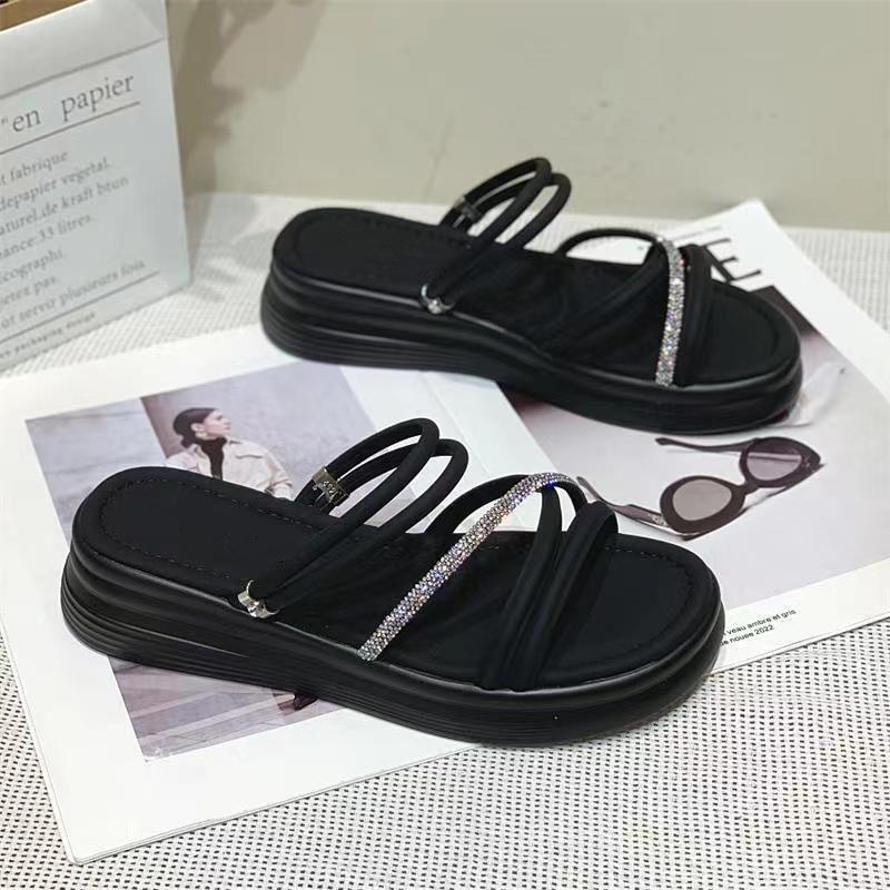 Stepping on shit with soft soles and two slippers for women's summer wear 2025 new fashionable and versatile comfortable casual non-slip beach shoes
