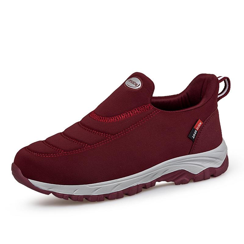 

A type of foot walking shoes 35