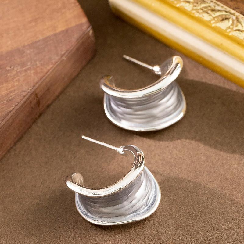 

Stylish exquisite and simple INS wind dripping oil irregular C-shaped stud earrings light luxury fashionable high-end earrings women