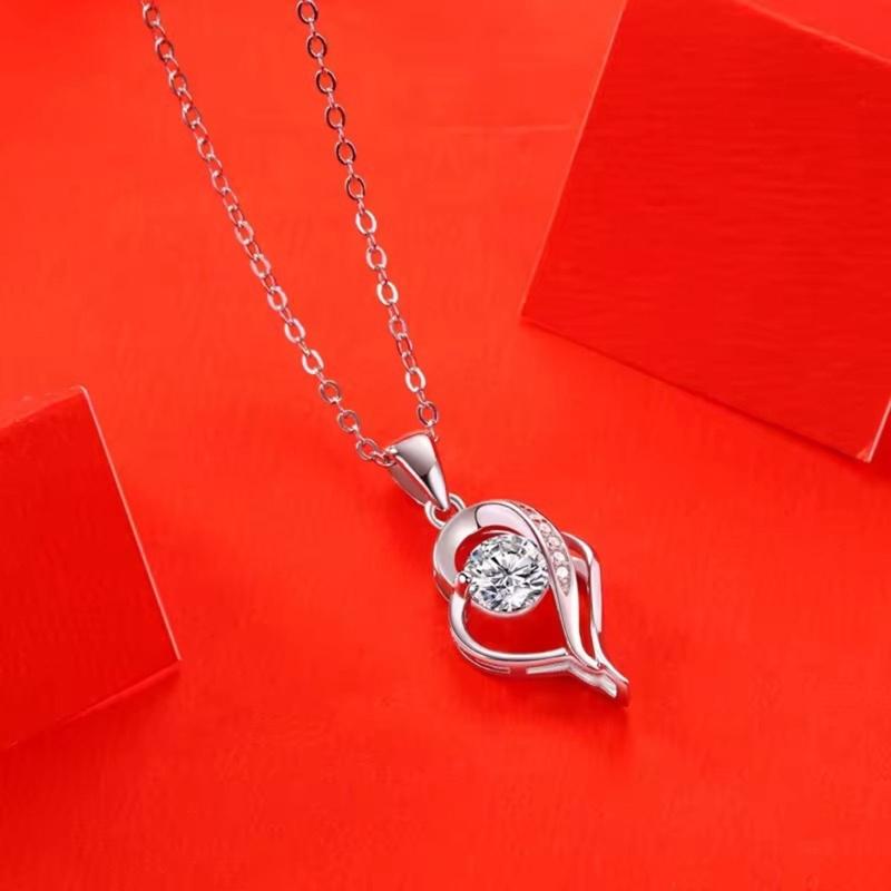 Elegant Heart Pendant Necklace With Moissanites Stone Adjustable Clavicle Chain For Daily Wear Or Special Occasions