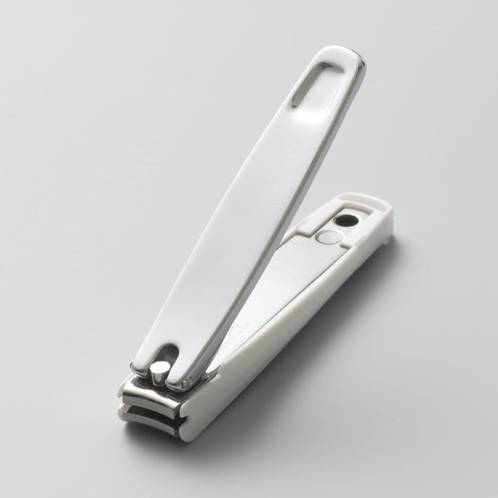 Kai Nail Clippers Type 002 M Curved Blade with Stopper Made In KF1004 Case, Japan,