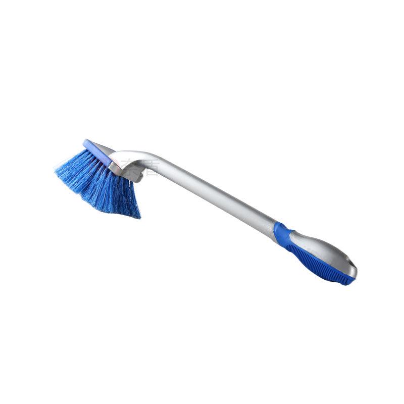 

«Набор щеток для шин и дисков с длинной ручкой — простые в использовании принадлежности для чистки автомобиля»