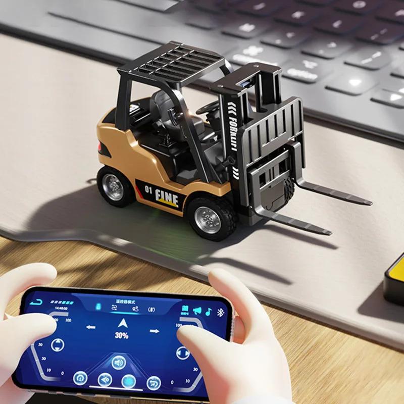 Precision 2.4G Tabletop RC Forklift Engineering Vehicle 1/64 Mini Remote Control Alloy Forklift Desktop Toys Model Gift for Boys