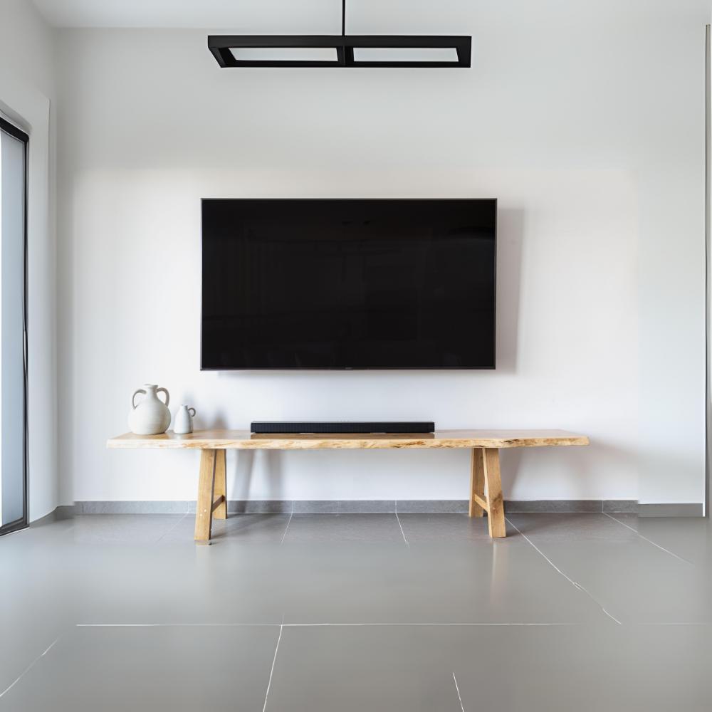 Universal, Solid, Horizontal TV Wall Mount with a Spirit Level