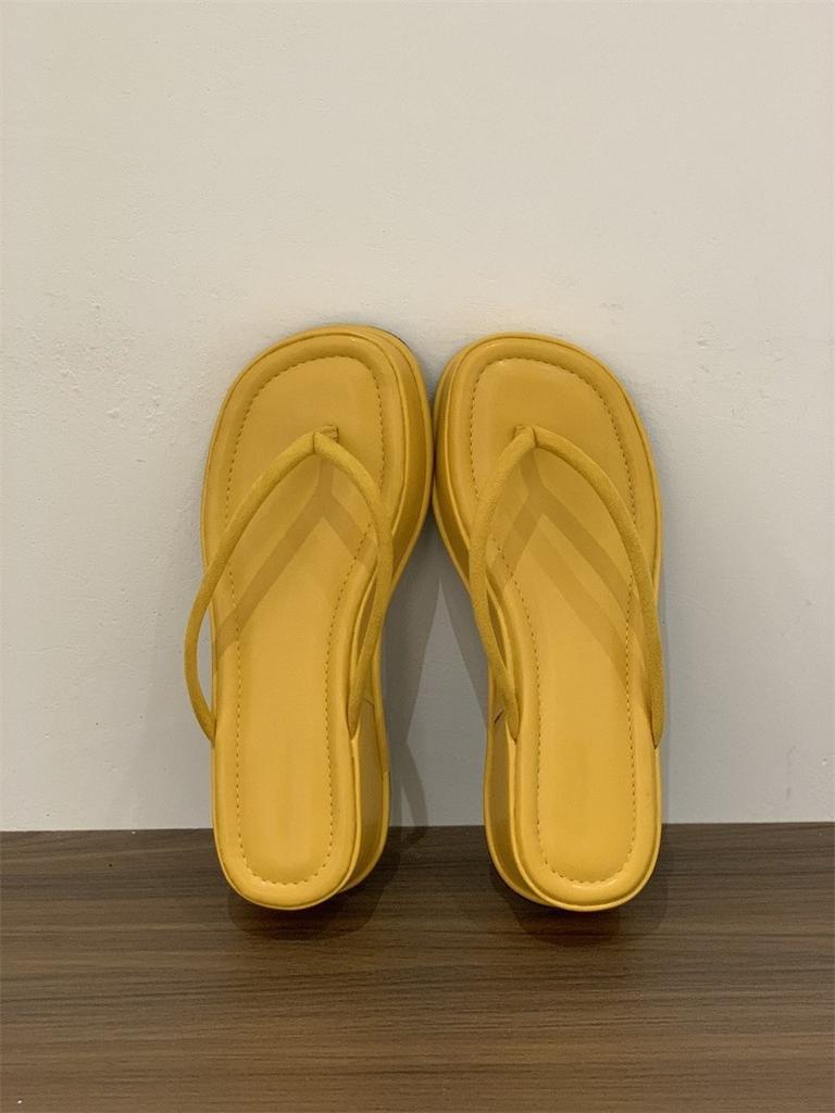 Thick-soled heightened pinch-on flip-flops fairy shoes 2025 new summer outer wear holiday wedge sandals
