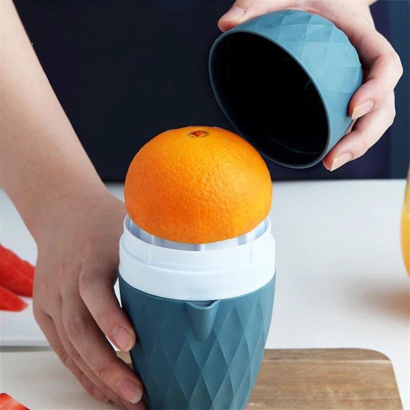 Kitchen Manual Orange Juicer Portable Mini Rotation Citrus Squeezer Reusable Effort-saving Fruit Juice Maker Manual Juicers