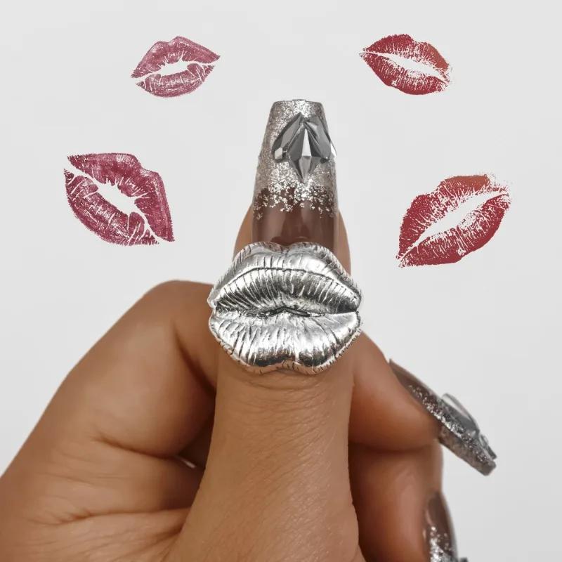 Gothic Lip Shape Finger Ring for Women Lip Design Statement Finger Rings 2025 Jewelry Accessories Punk Style Ring Gift