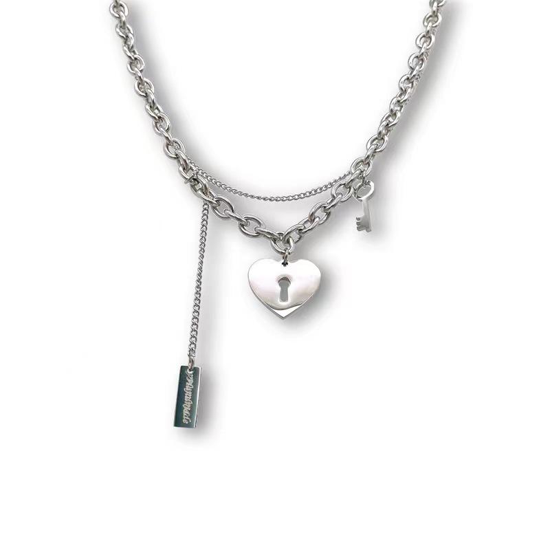 

Heart lock stacked necklace ins hip hop tide pendant year summer cold wind sweater chain collarbone chain